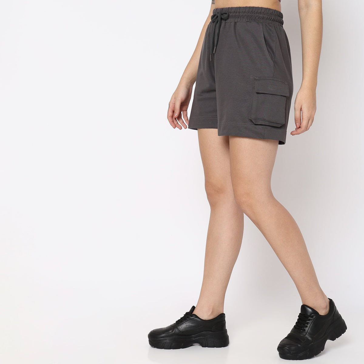 Women Wearing Regular Fit Solid Mid Rise Short