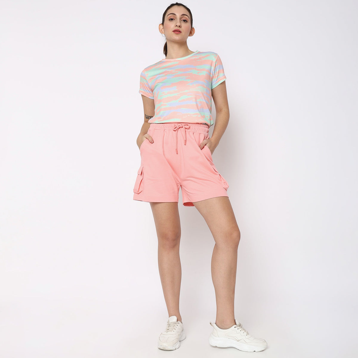 Women Wearing Regular Fit Solid Mid Rise Short