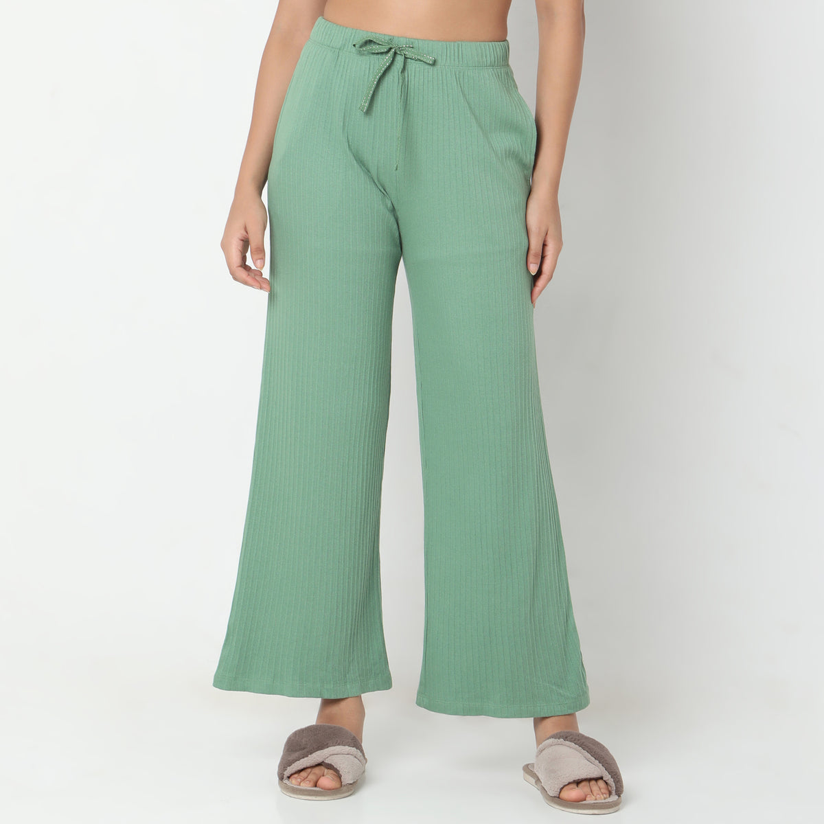 Regular Fit Solid Mid Rise Pants