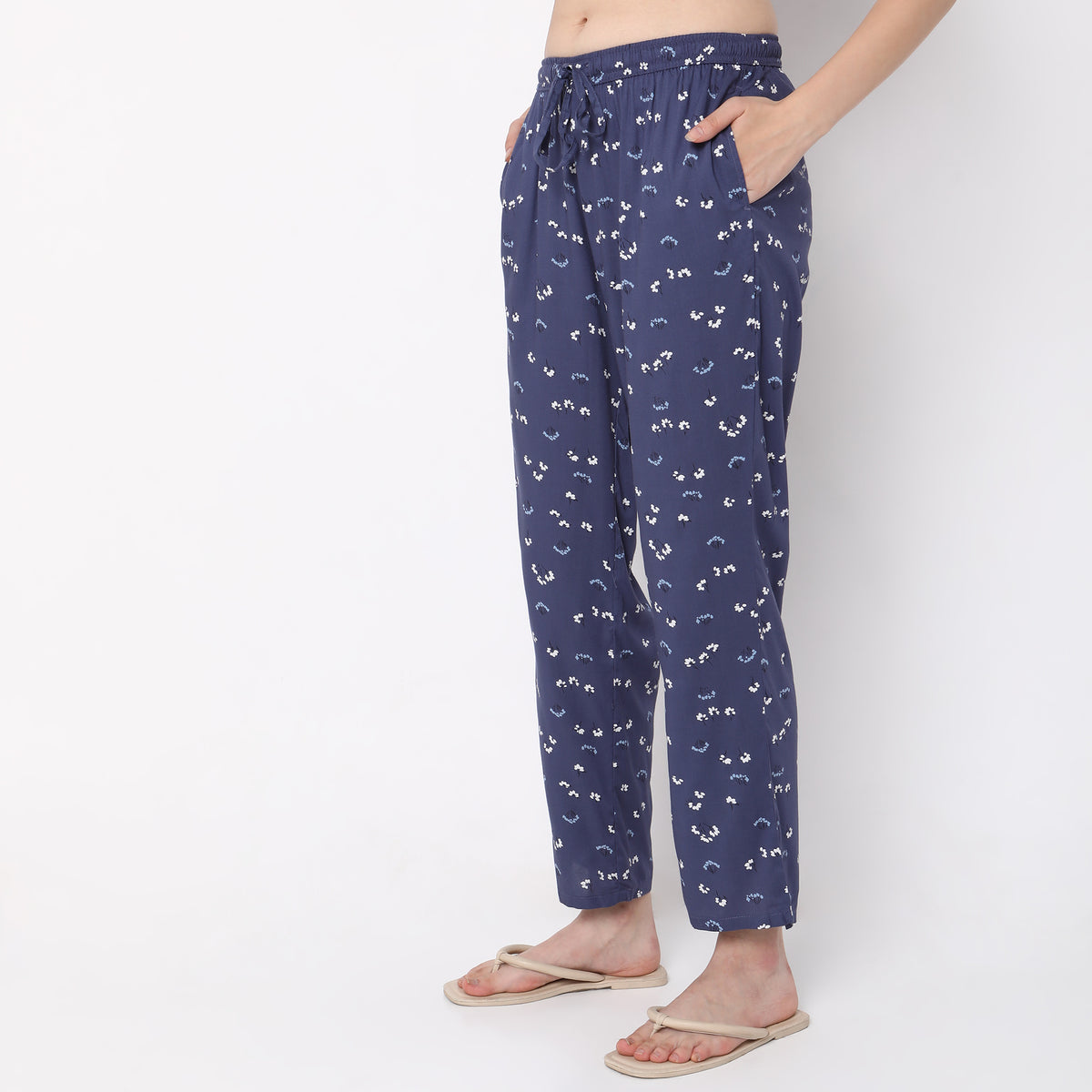 Regular Fit Floral Mid Rise Pyjamas