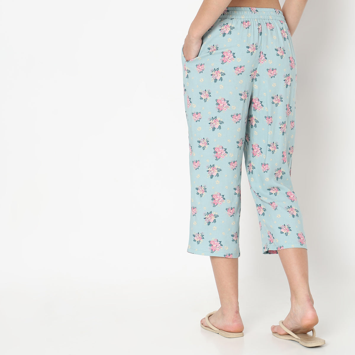 Regular Fit Floral Mid Rise Capris