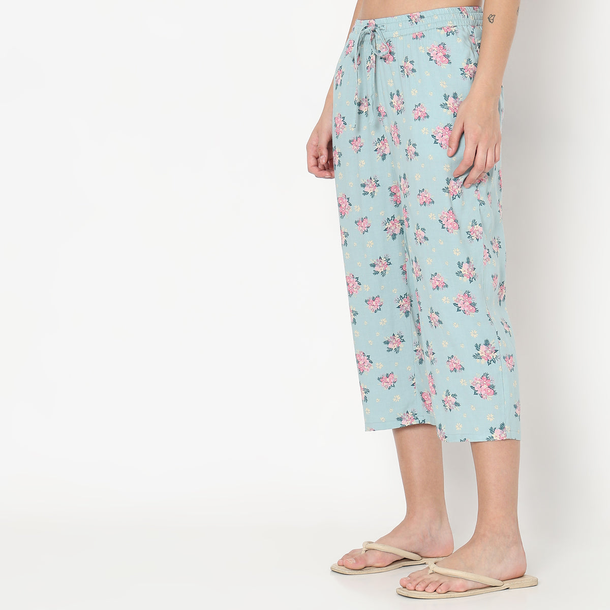 Regular Fit Floral Mid Rise Capris