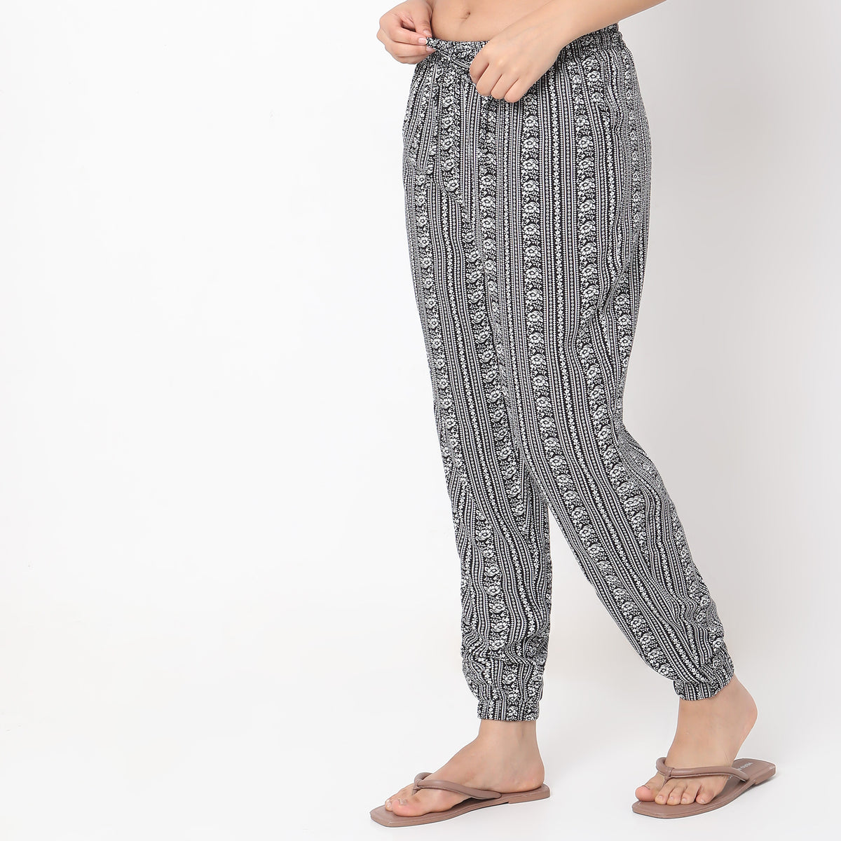 Regular Fit Printed Mid Rise Pyjamas