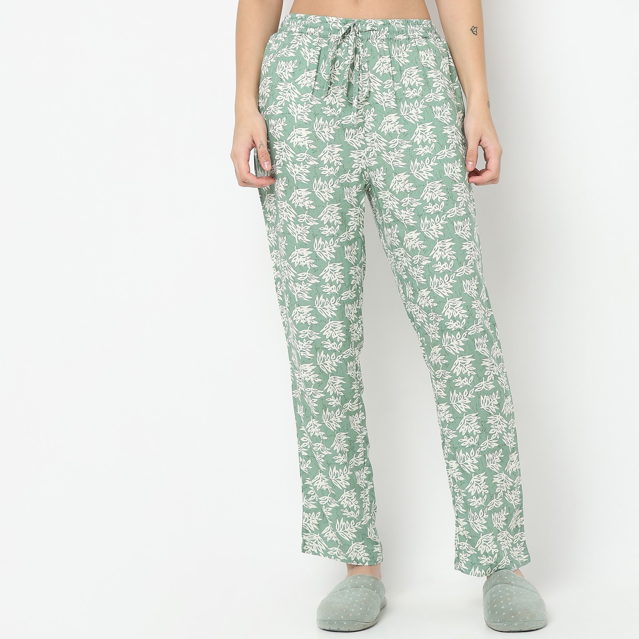 Regular Fit Floral Mid Rise Pyjamas