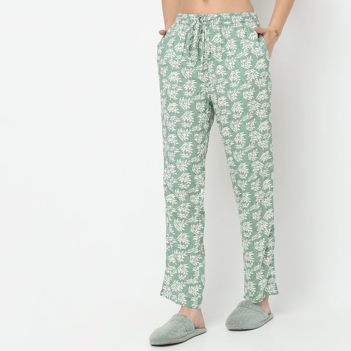 Regular Fit Floral Mid Rise Pyjamas