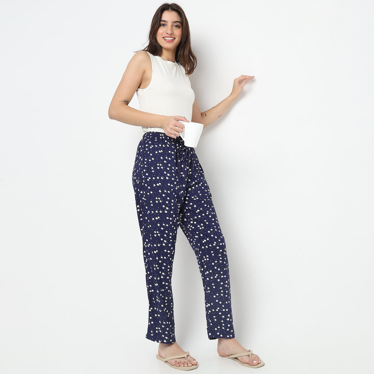 Regular Fit Floral Mid Rise Pyjamas