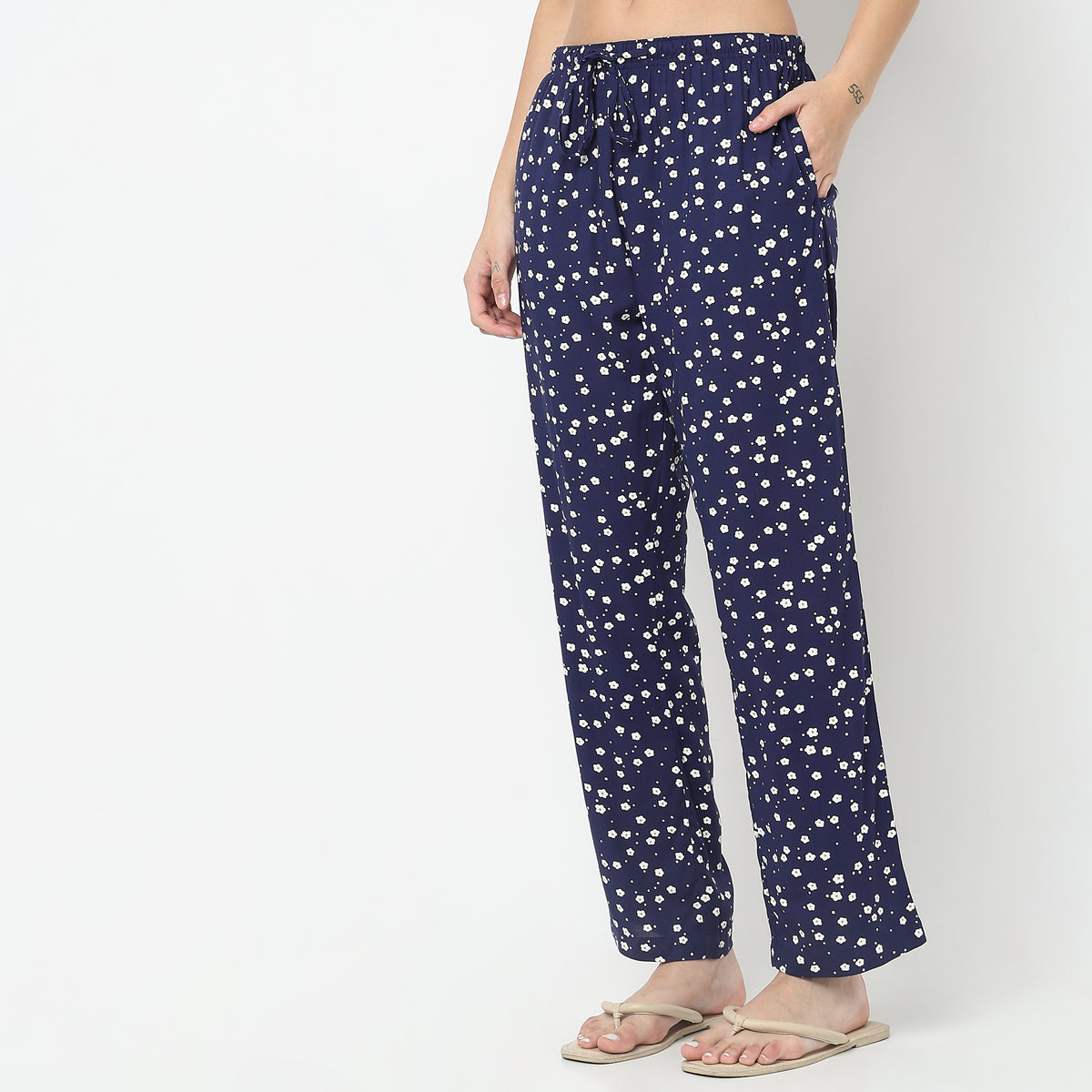 Regular Fit Floral Mid Rise Pyjamas