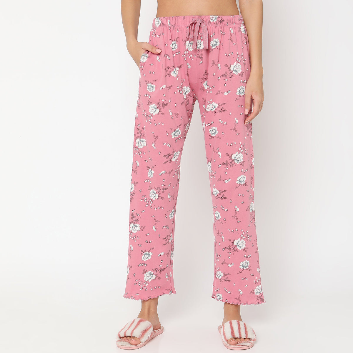 Women Wearing Regular Fit Printed Sleepwear Set