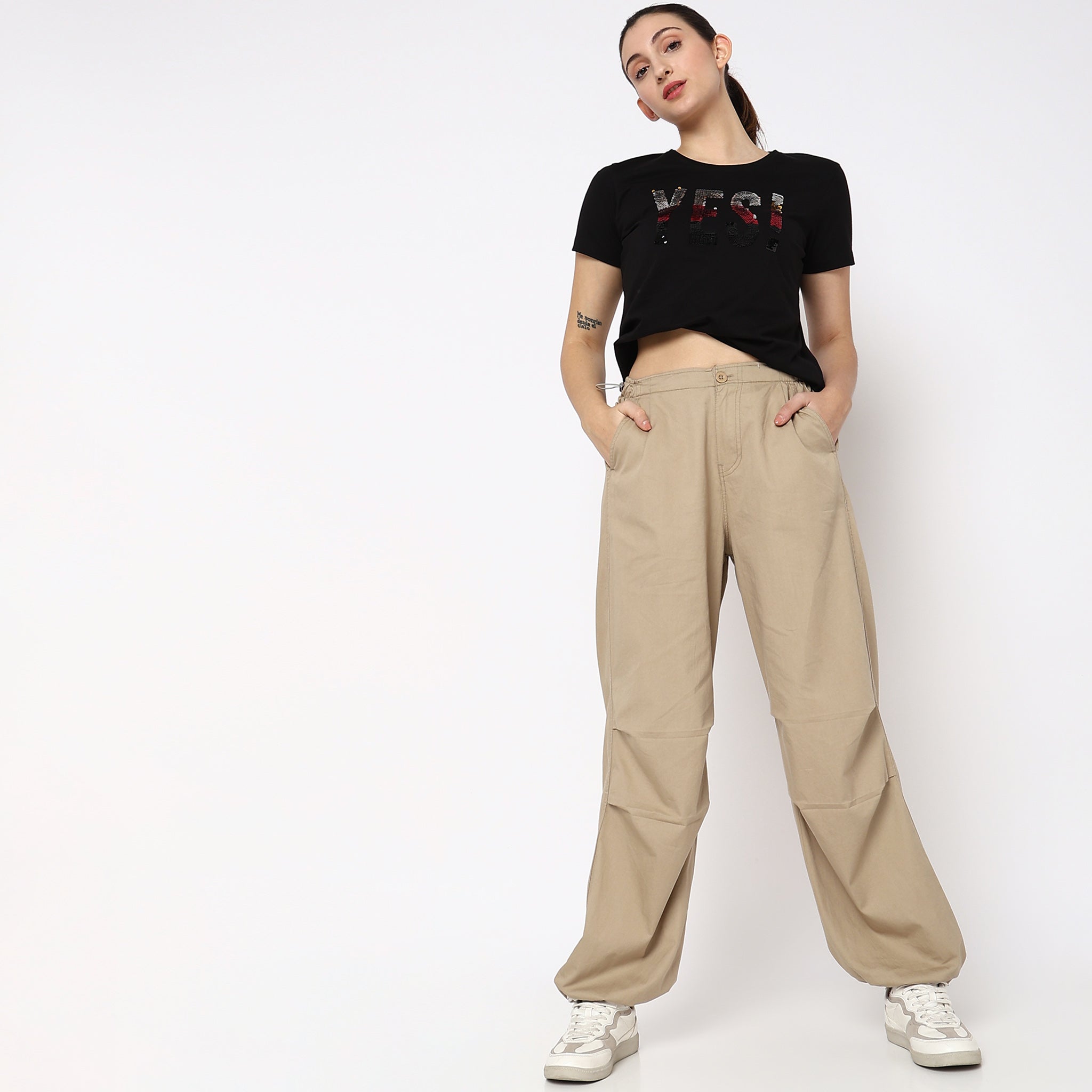 Relaxed Fit Solid Mid Rise Trousers