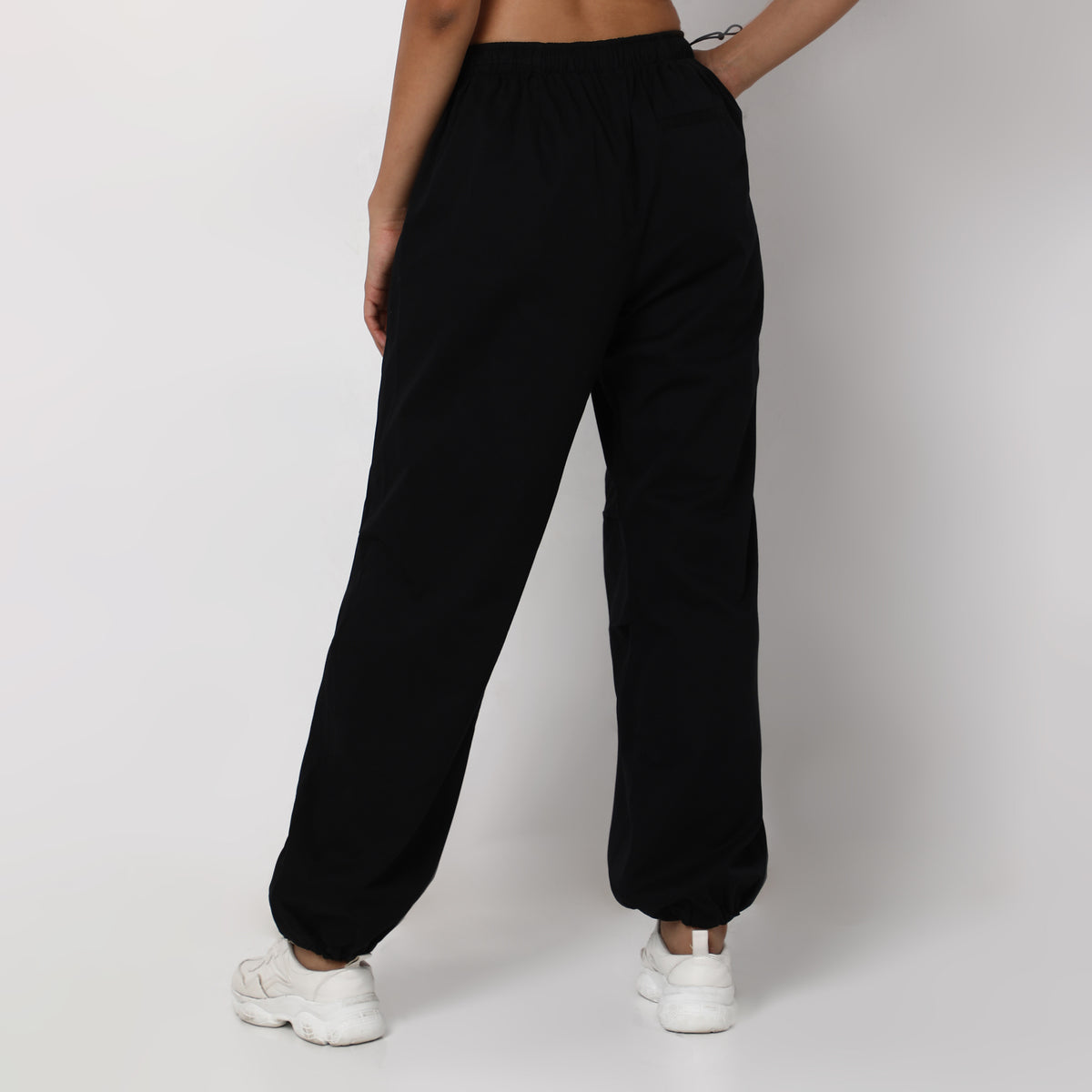 Regular Fit Solid Mid Rise Trousers