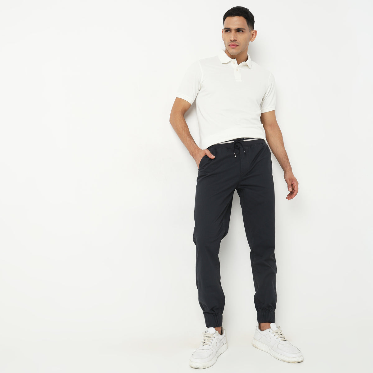 Regular Fit Solid Mid Rise Joggers