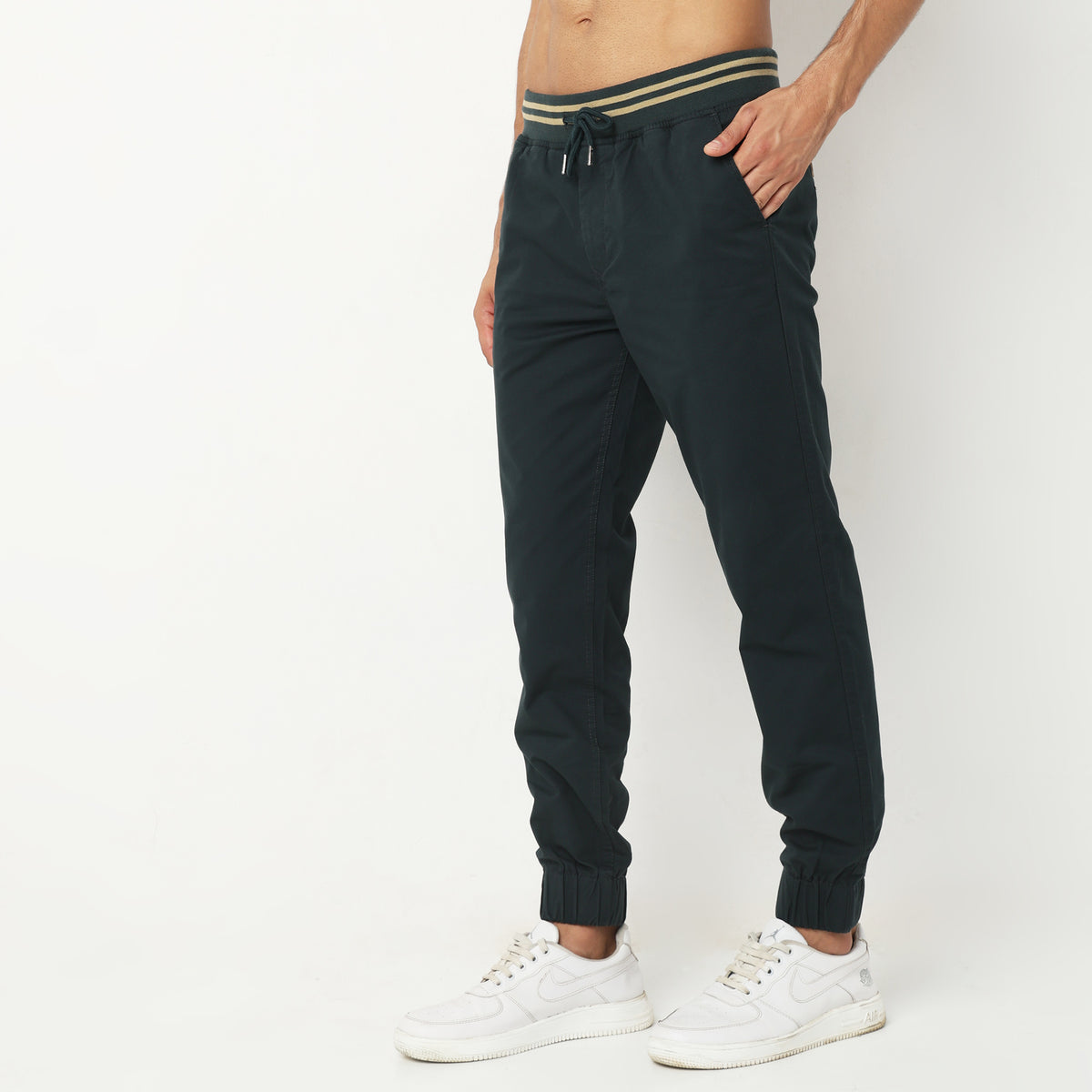 Regular Fit Solid Mid Rise Joggers