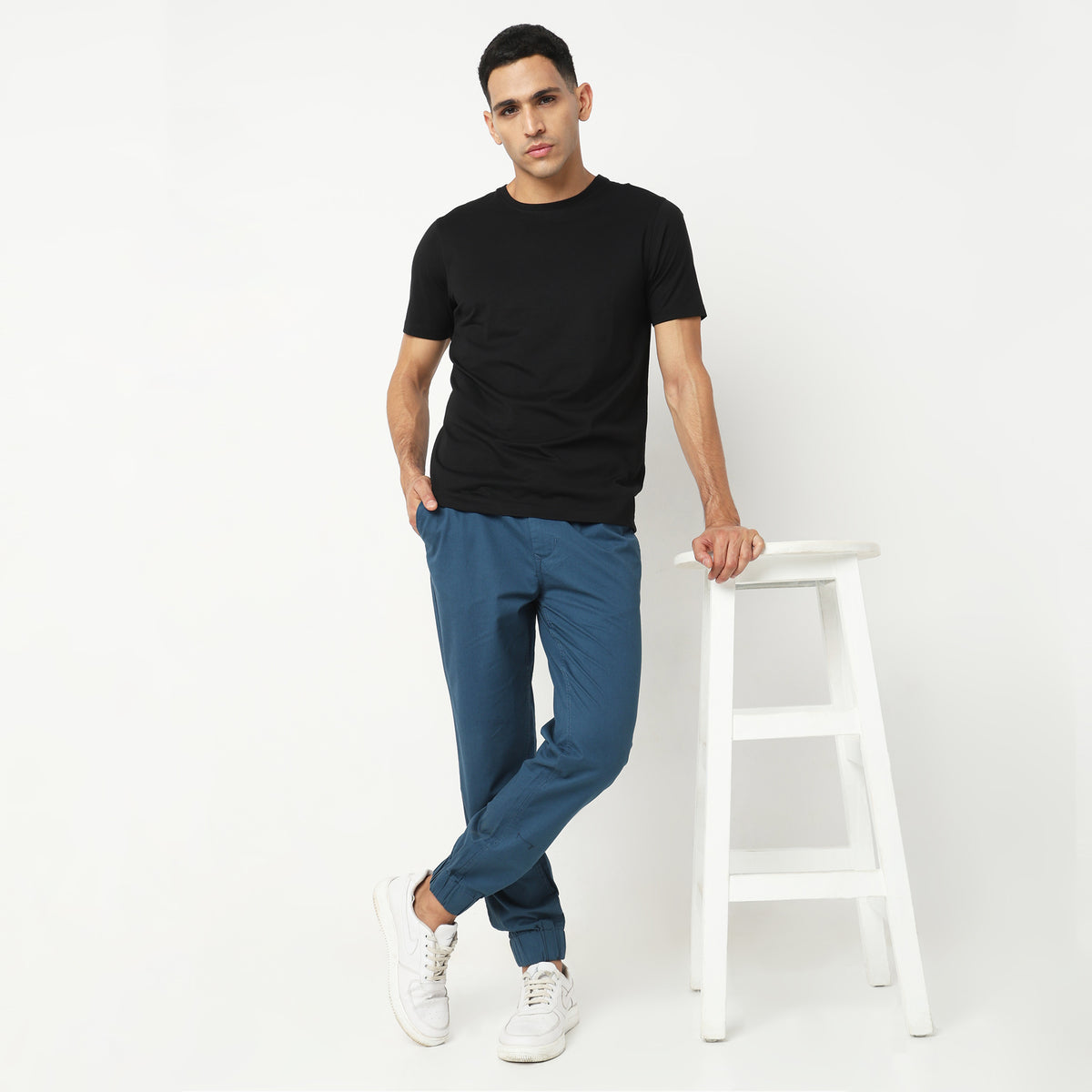 Regular Fit Solid Mid Rise Joggers