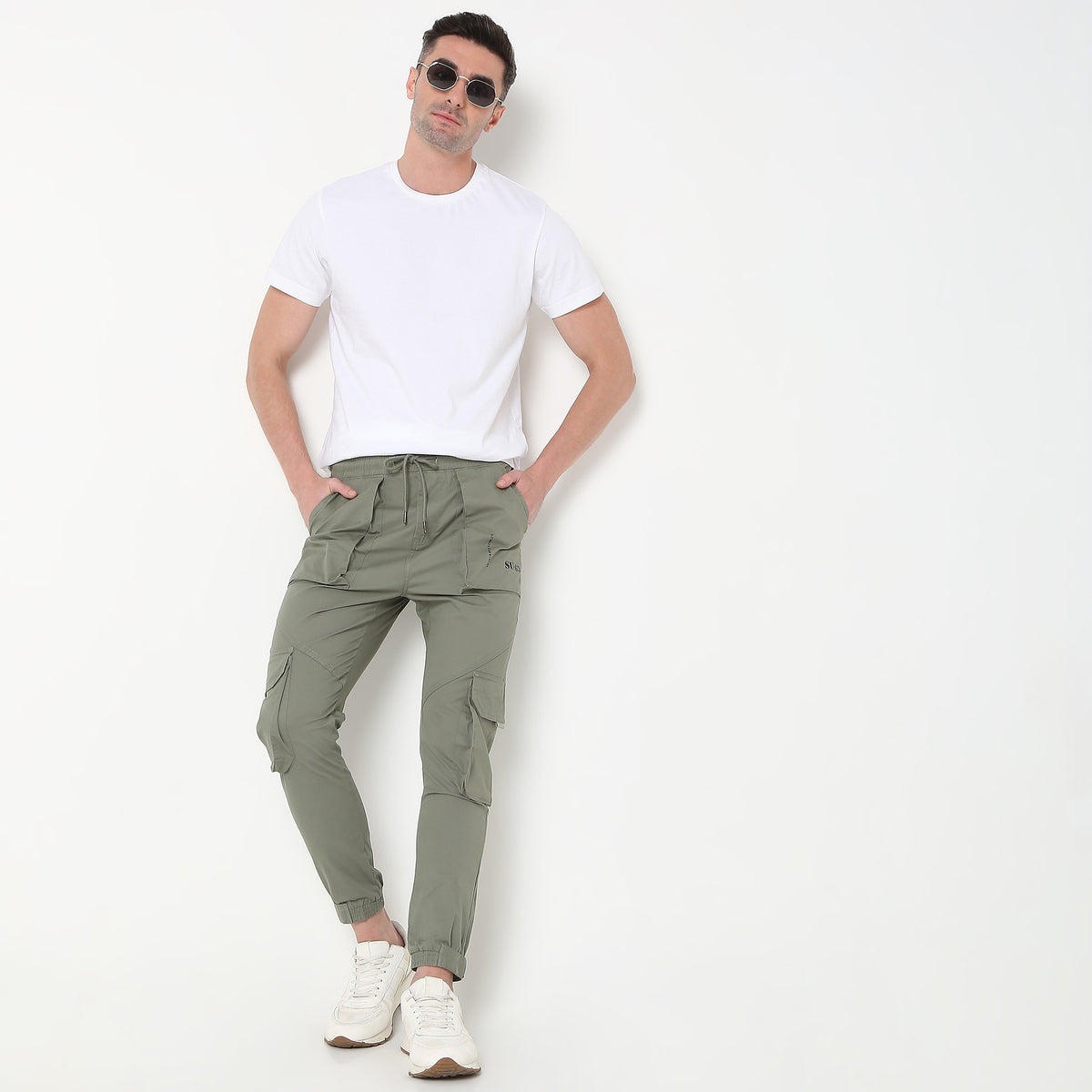 Regular Fit Solid Mid Rise Cargos