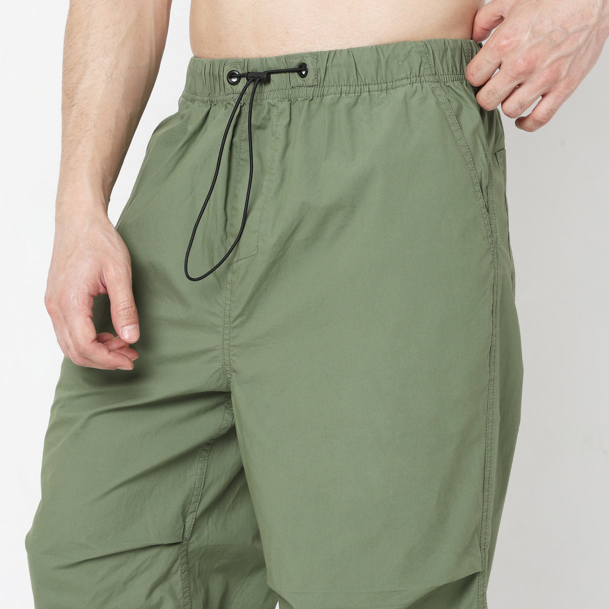 Regular Fit Solid Mid Rise Cargos