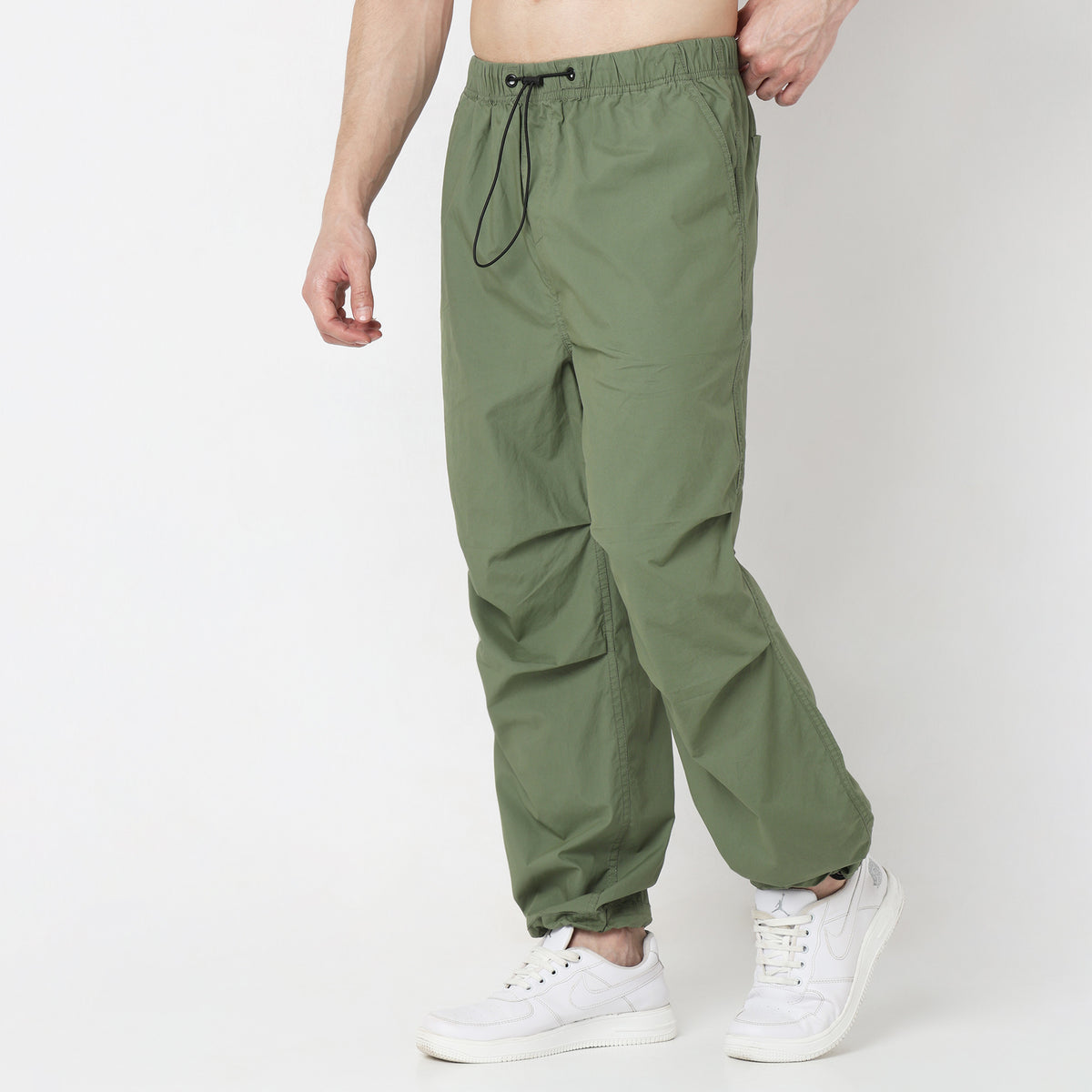 Regular Fit Solid Mid Rise Cargos