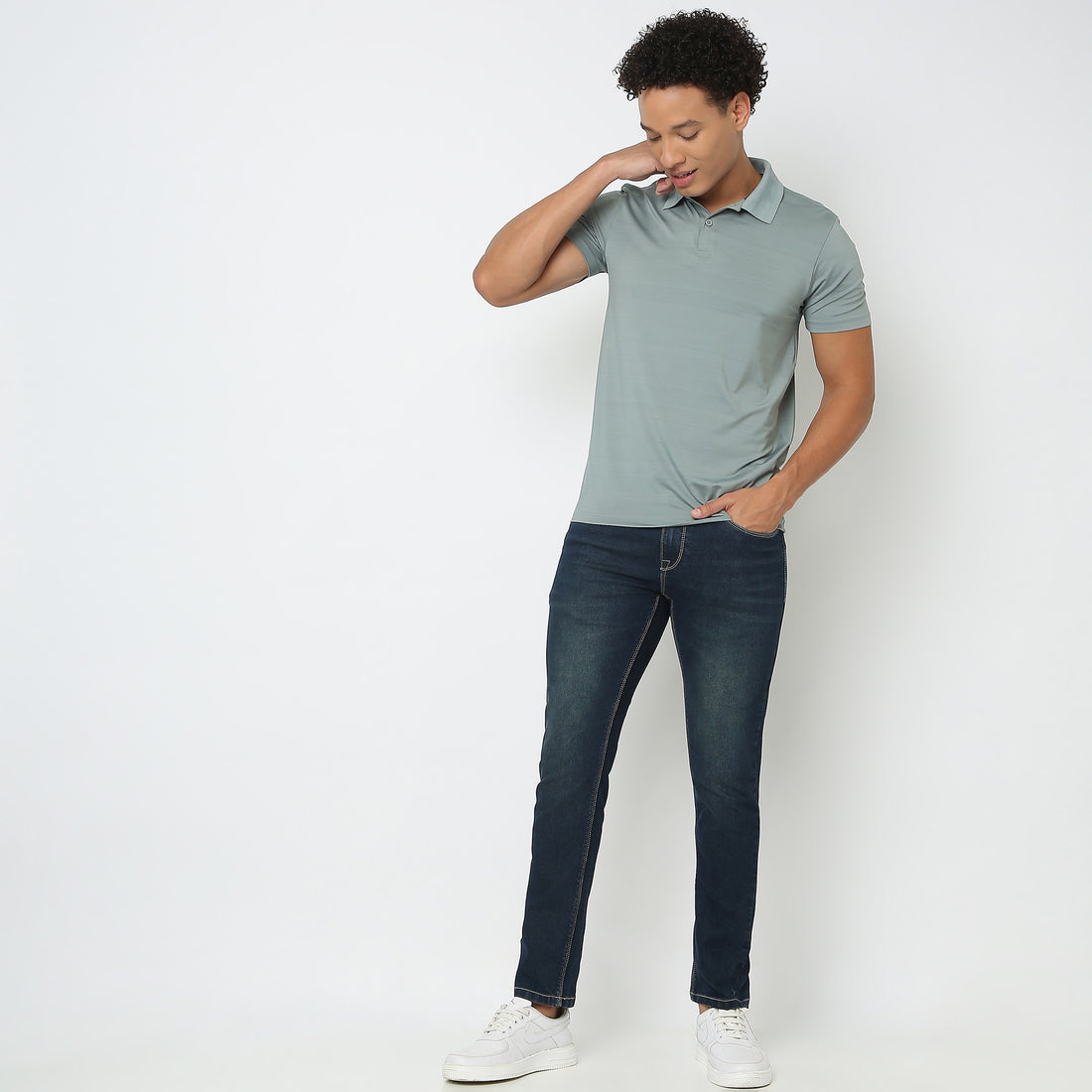 Regular Fit Solid Mid Rise Jeans