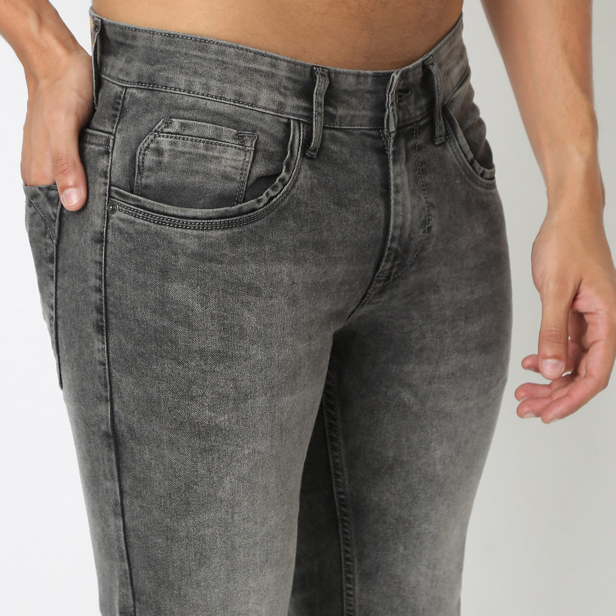 Regular Fit Solid Mid Rise Jeans