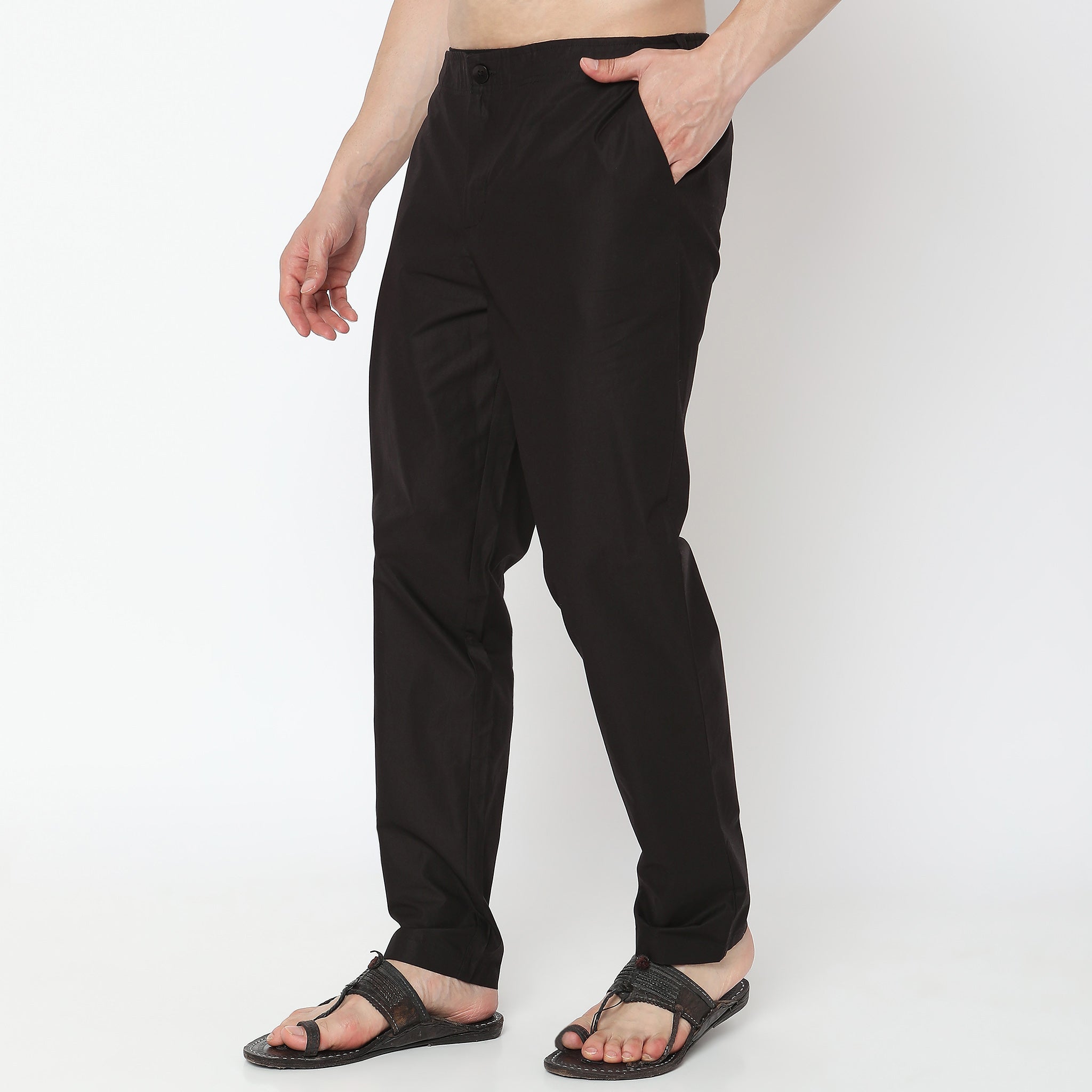 Men Wearing Slim Fit Solid Mid Rise Ethnic Pant
