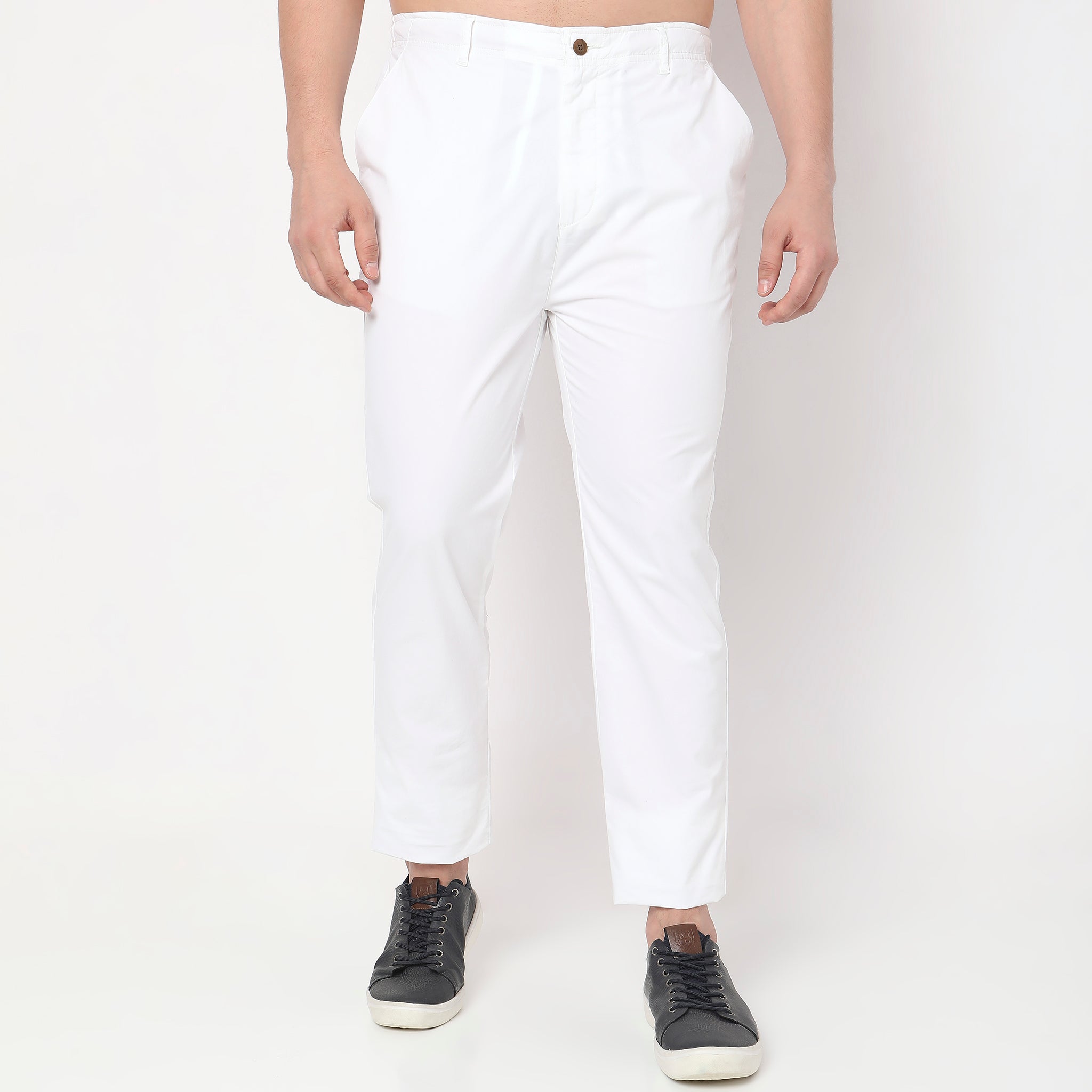 Relaxed Fit Solid Mid Rise Chinos