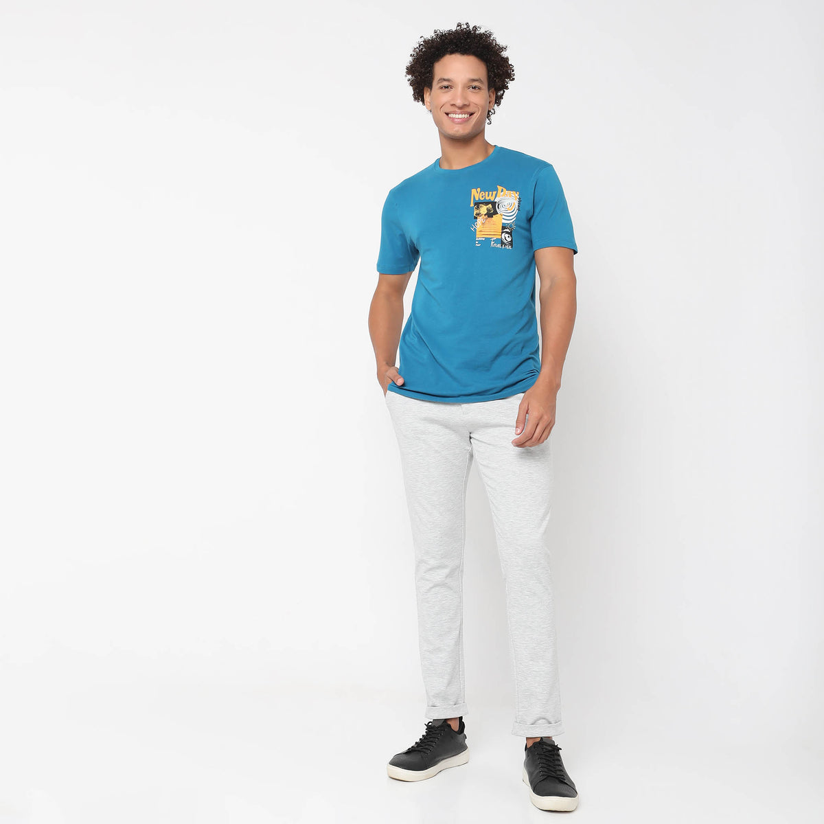 Regular Fit Solid Mid Rise Chinos