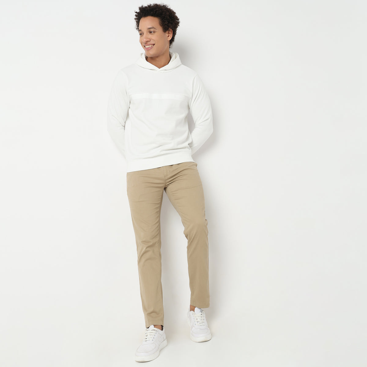 Regular Fit Solid Mid Rise Chinos