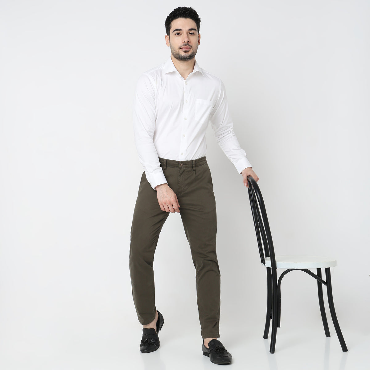 Regular Fit Solid Mid Rise Chinos