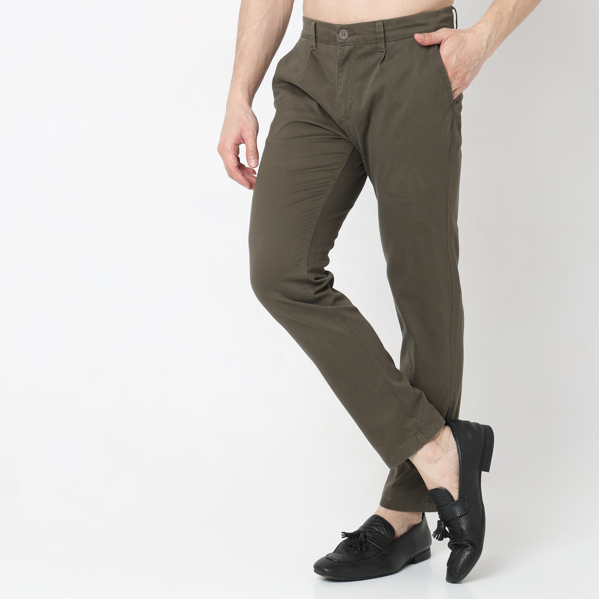 Regular Fit Solid Mid Rise Chinos