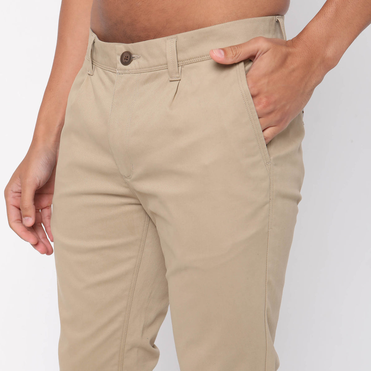 Regular Fit Solid Mid Rise Chinos