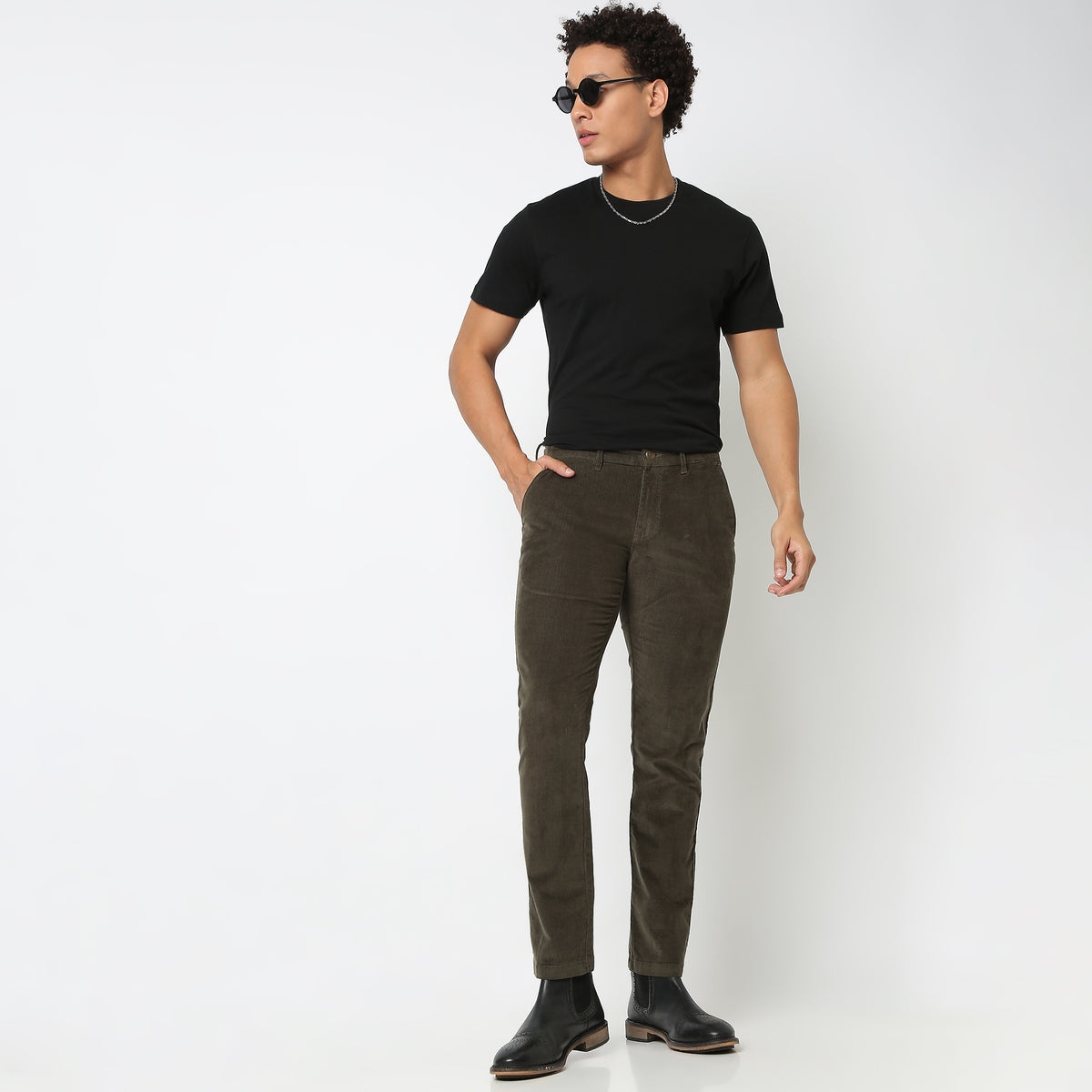 Regular Fit Solid Mid Rise Chinos