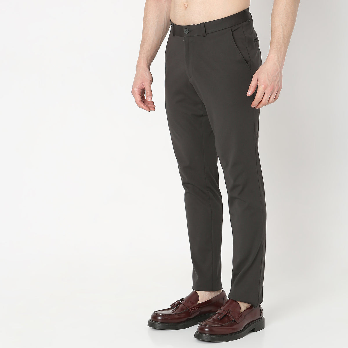 Regular Fit Solid Mid Rise Chinos