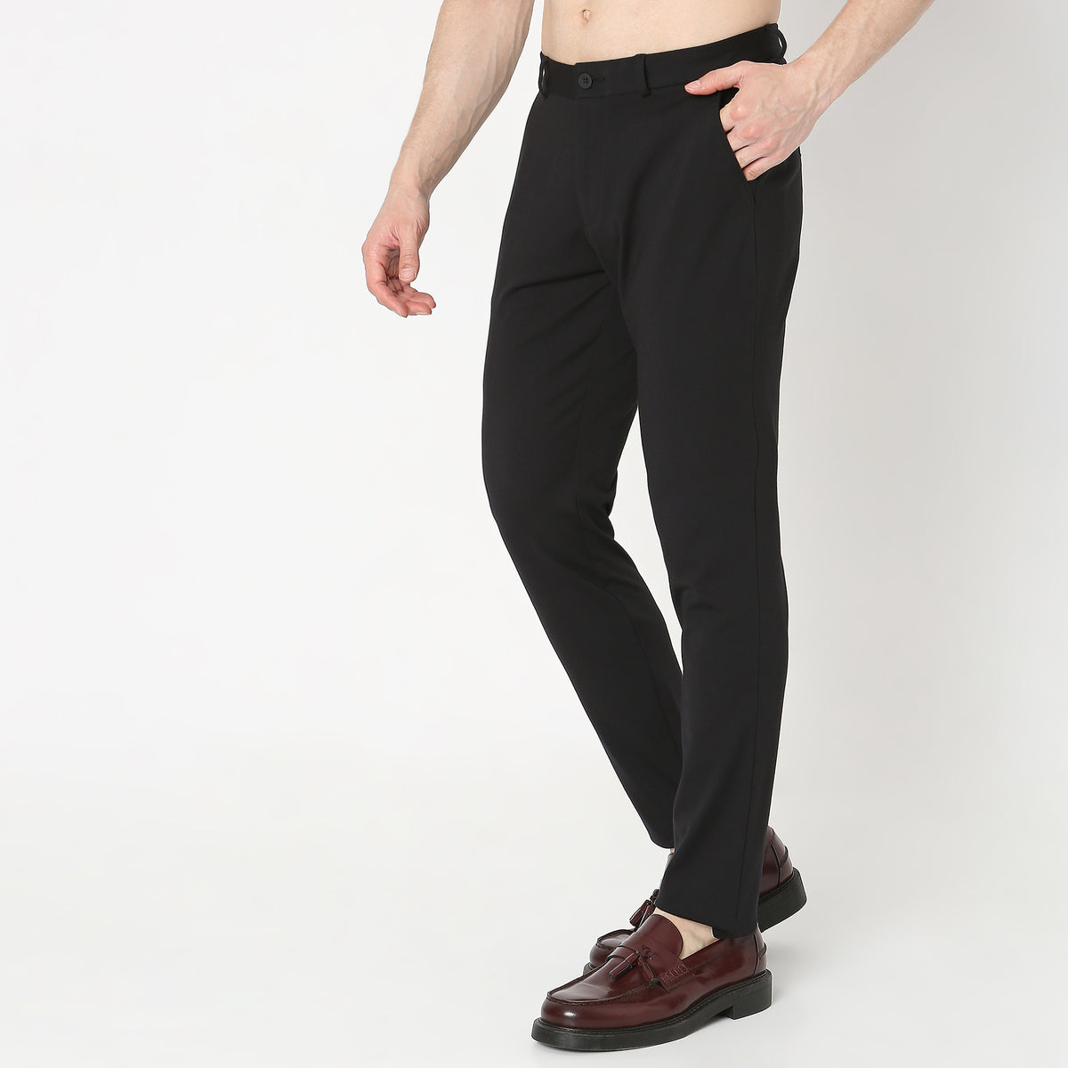 Regular Fit Solid Mid Rise Chinos