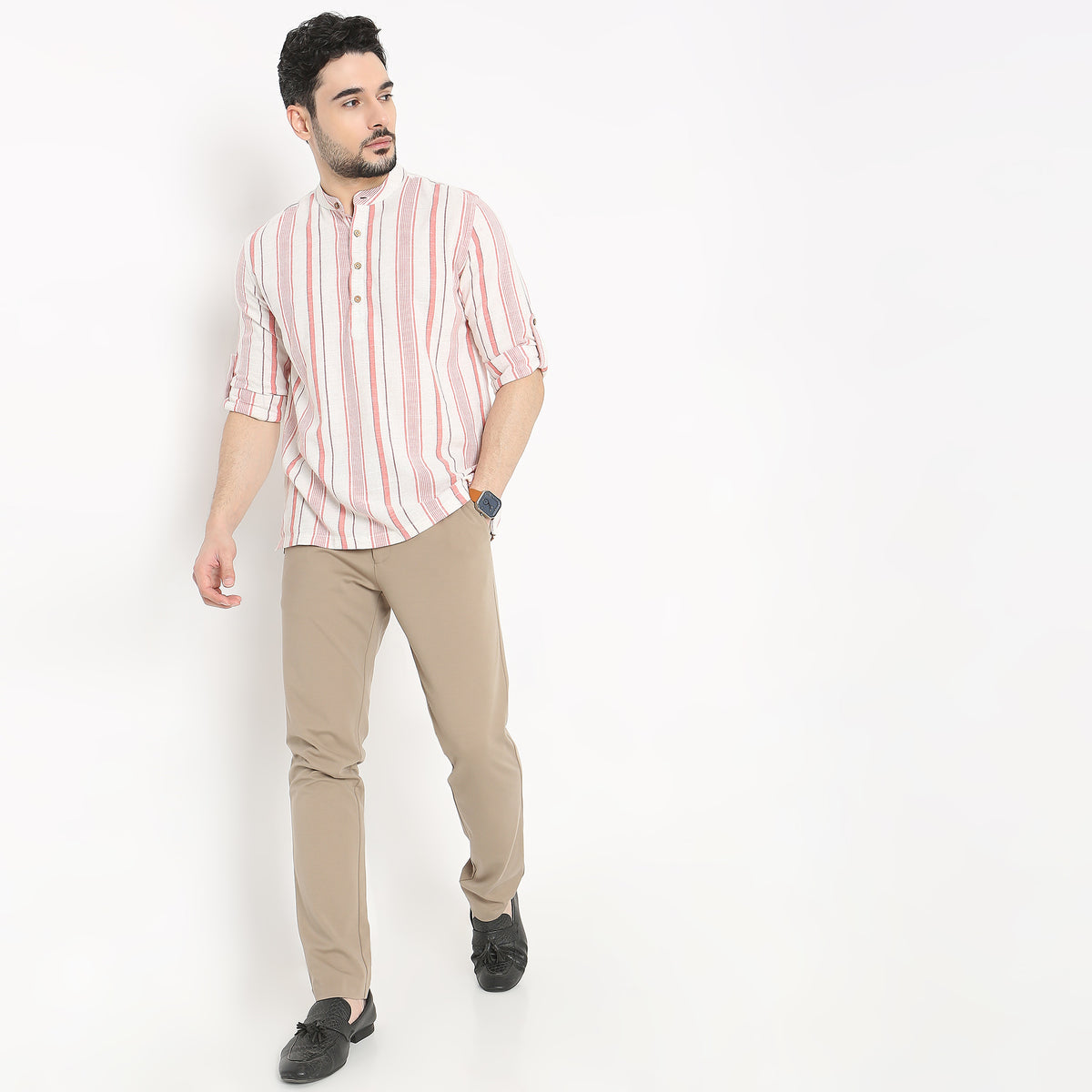 Regular Fit Solid Mid Rise Chinos