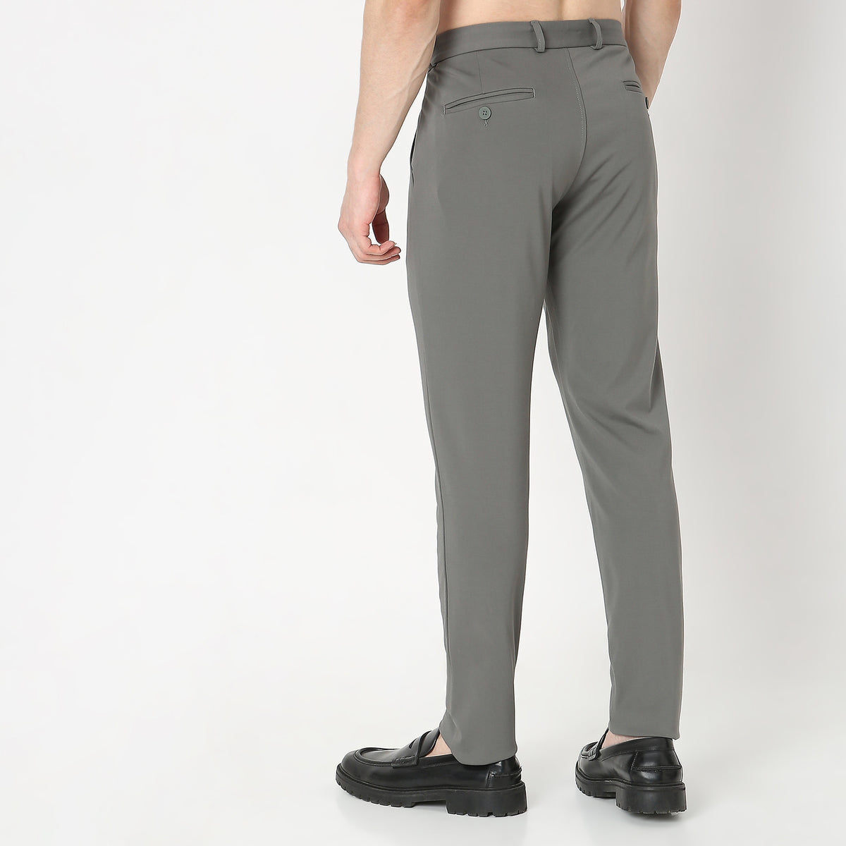 Regular Fit Solid Mid Rise Chinos