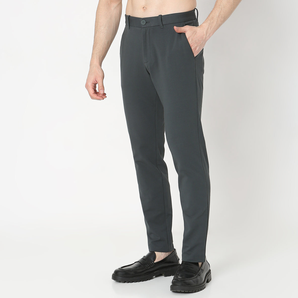 Regular Fit Solid Mid Rise Chinos