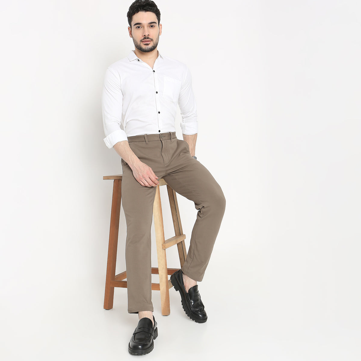 Skinny Fit Solid Mid Rise Chinos