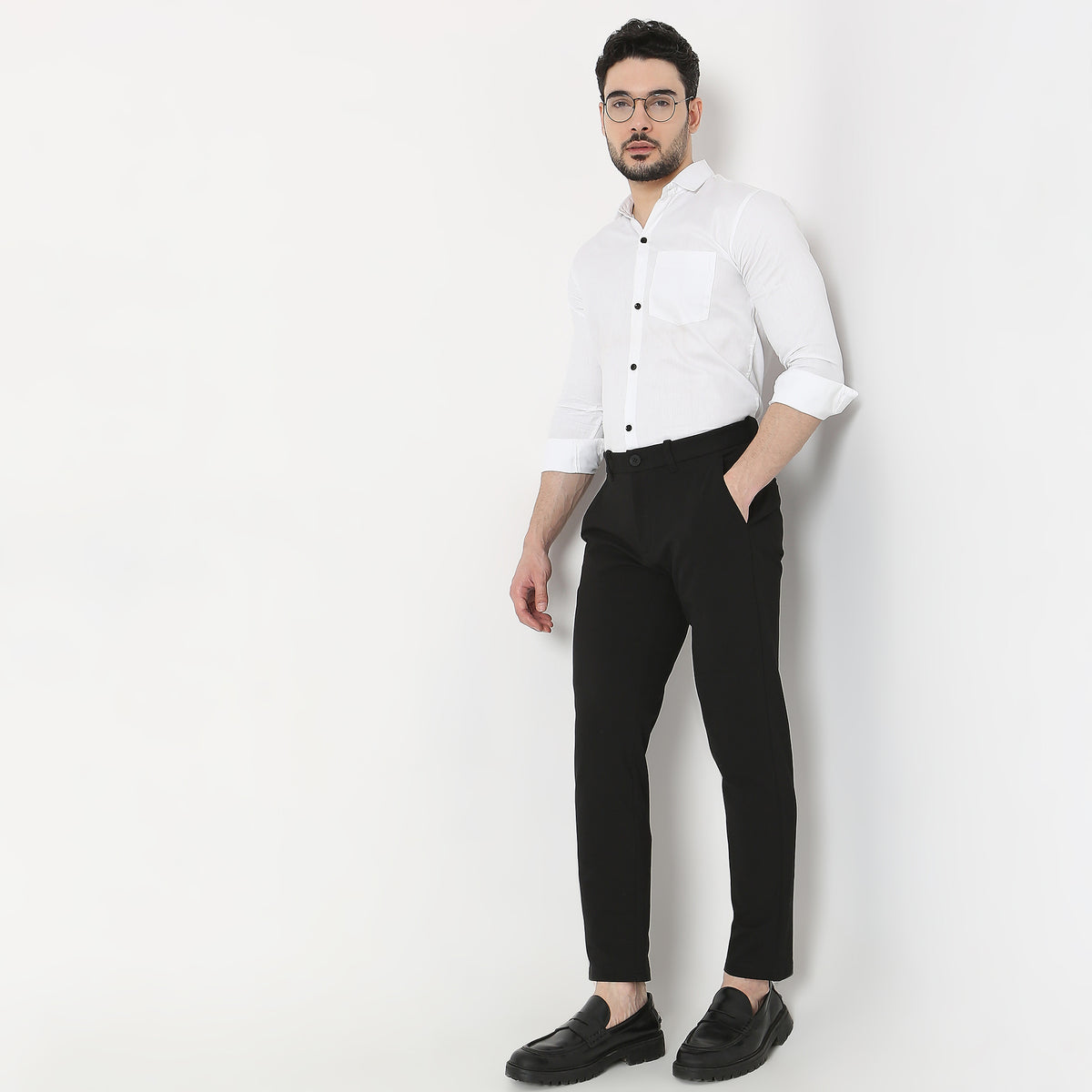 Skinny Fit Solid Mid Rise Chinos