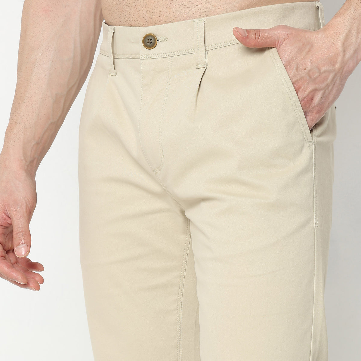 Regular Fit Solid Mid Rise Chinos