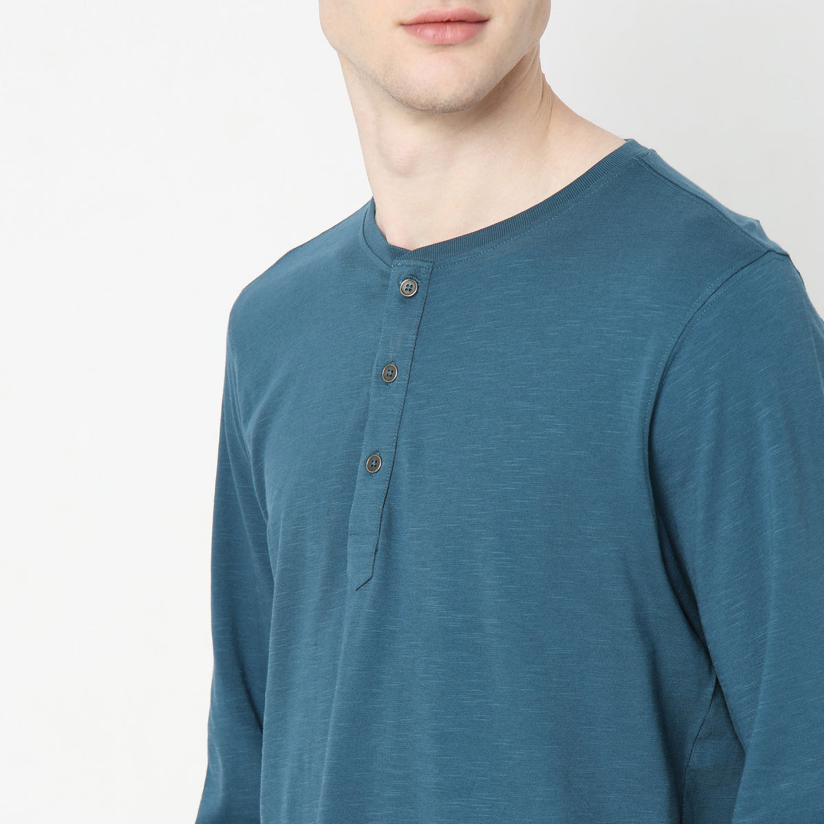 Men Wearing Regular Fit Solid T-Shirt