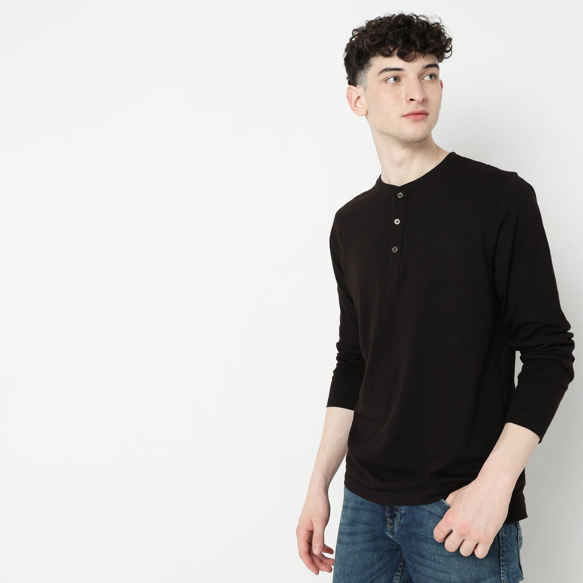 Men Wearing Regular Fit Solid T-Shirt