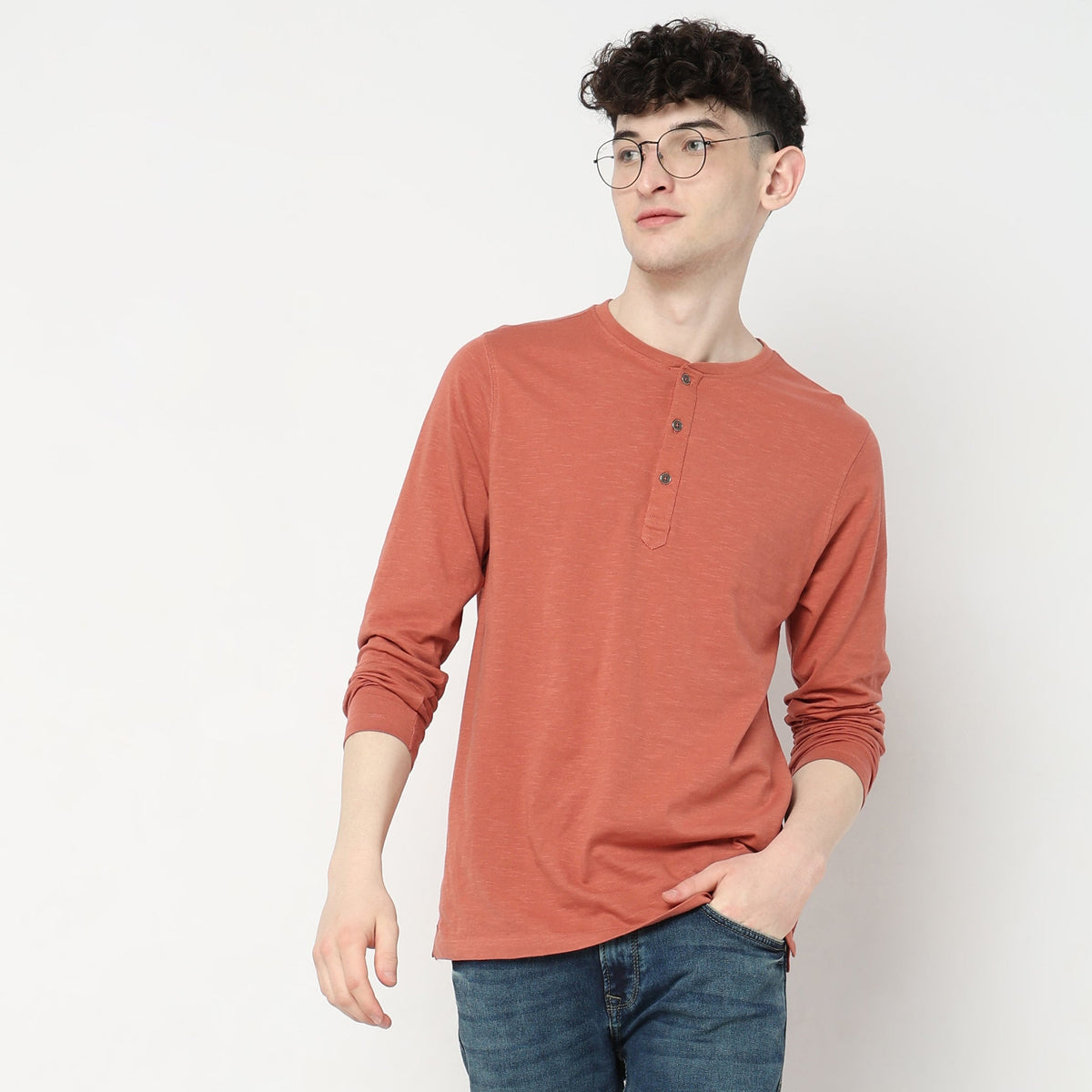 Men Wearing Regular Fit Solid T-Shirt