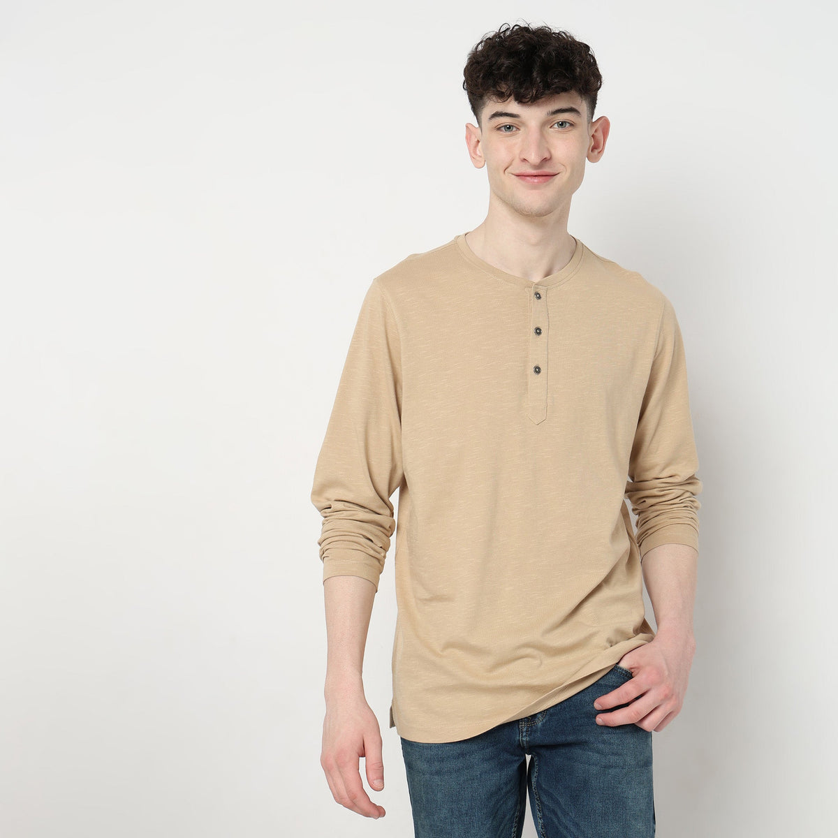 Men Wearing Regular Fit Solid T-Shirt