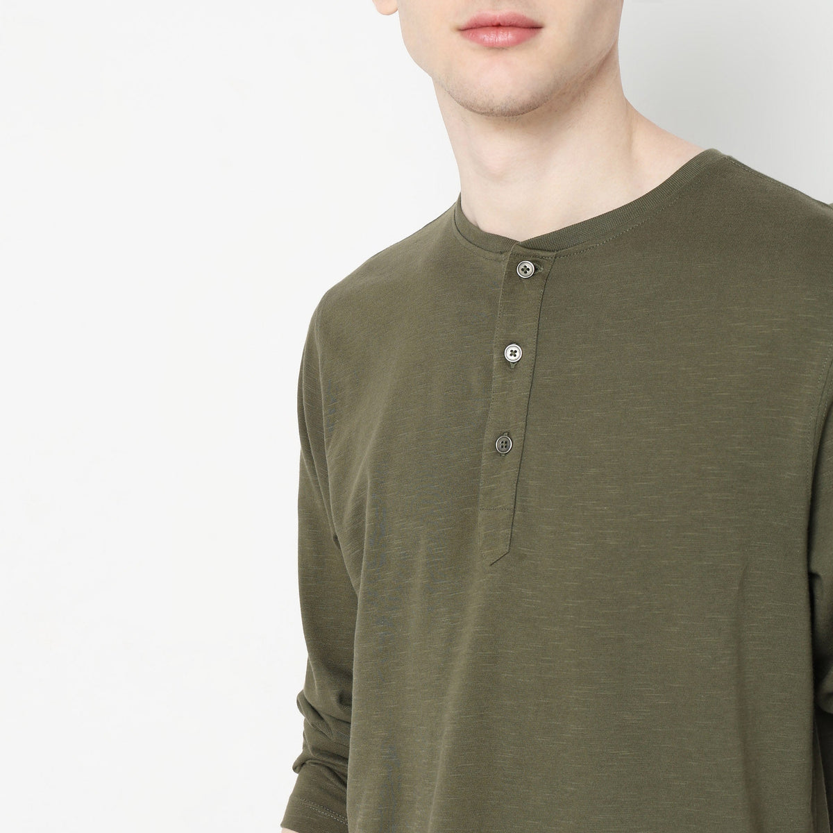 Men Wearing Regular Fit Solid T-Shirt