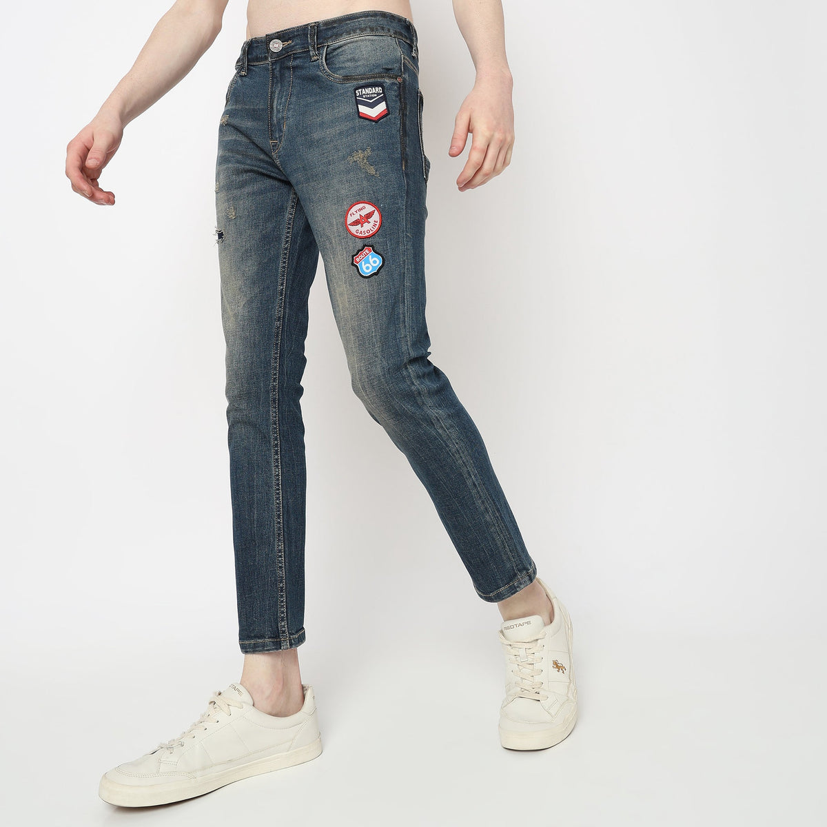 Men Wearing Skinny Fit Distressed Mid Rise Jean