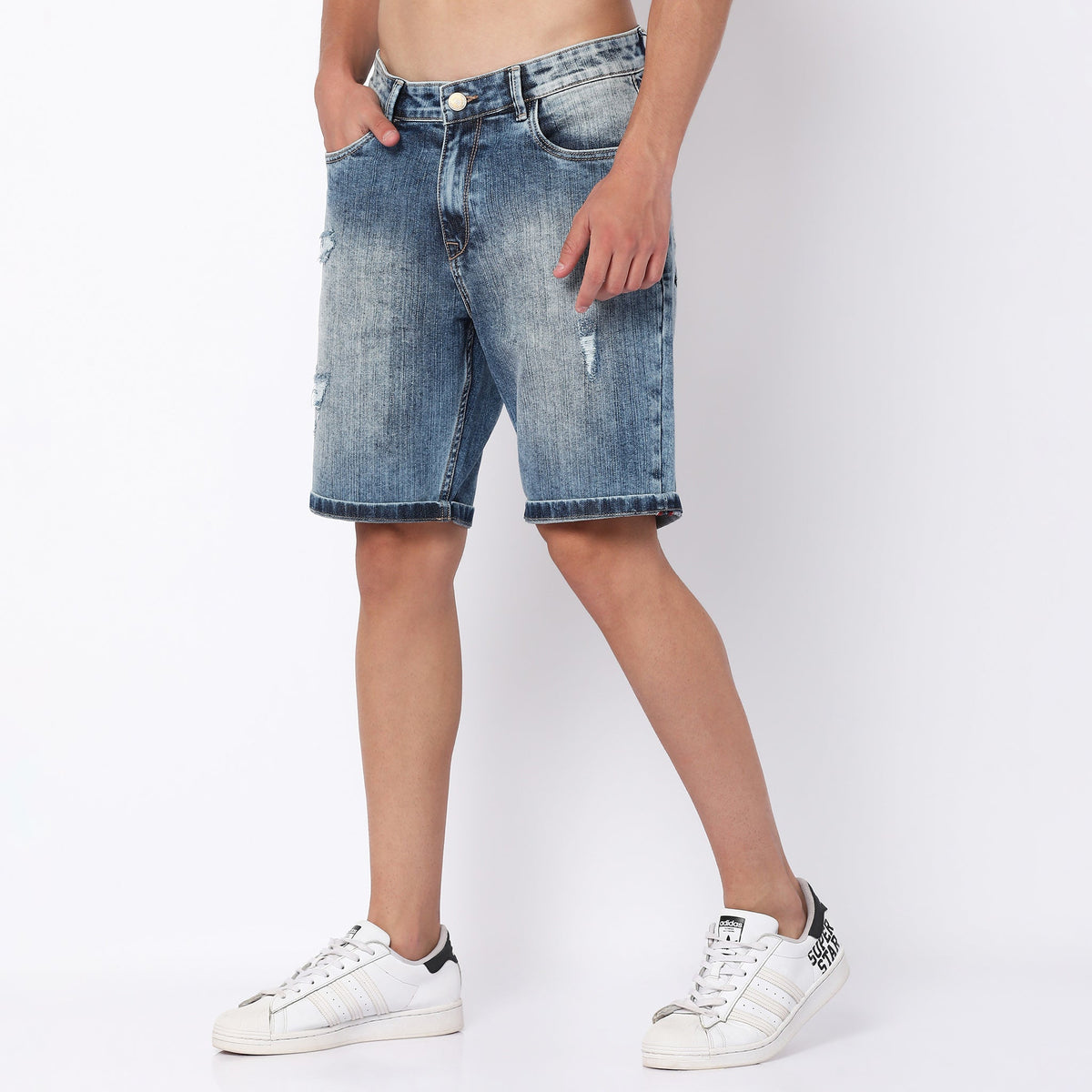 Men Wearing Regular Fit Distressed Low Rise Short