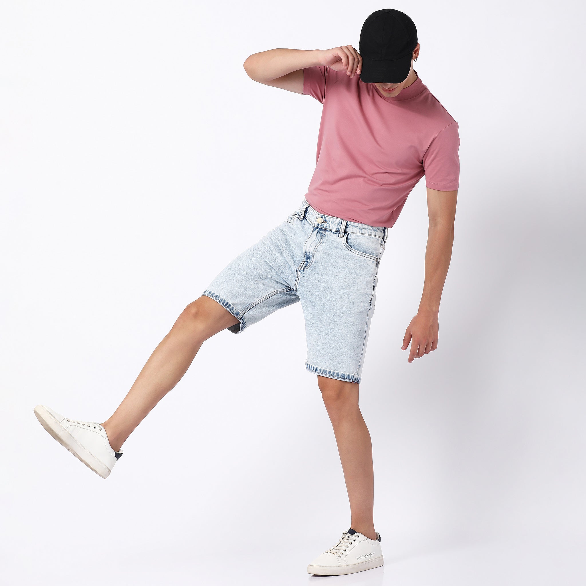 Men Wearing Regular Fit Distressed Low Rise Short