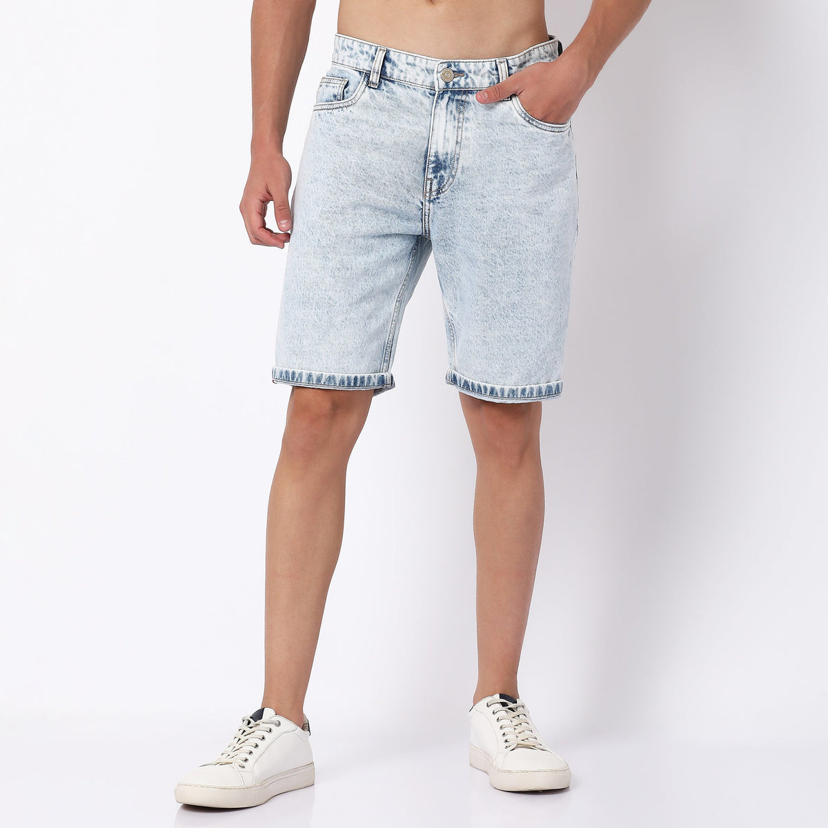 Men Wearing Regular Fit Distressed Low Rise Short