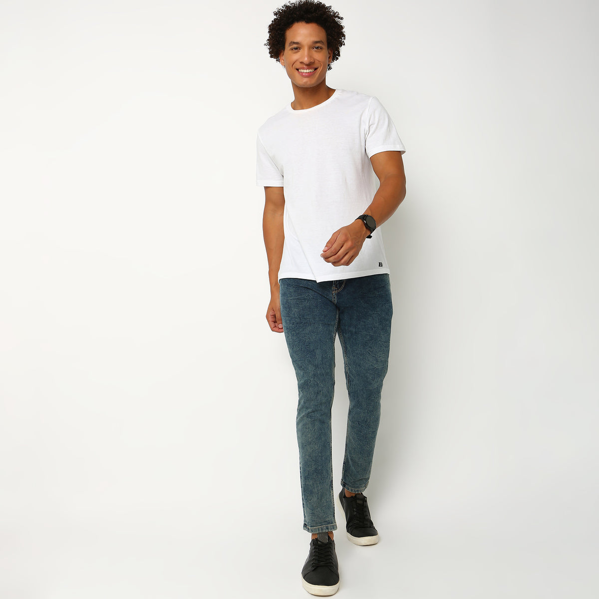 Men Wearing Skinny Comfort Solid Mid Rise Jeans