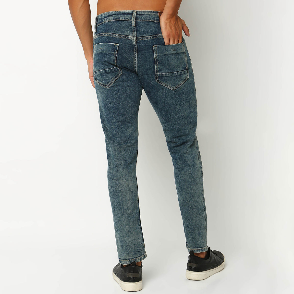 Men Wearing Skinny Comfort Solid Mid Rise Jeans