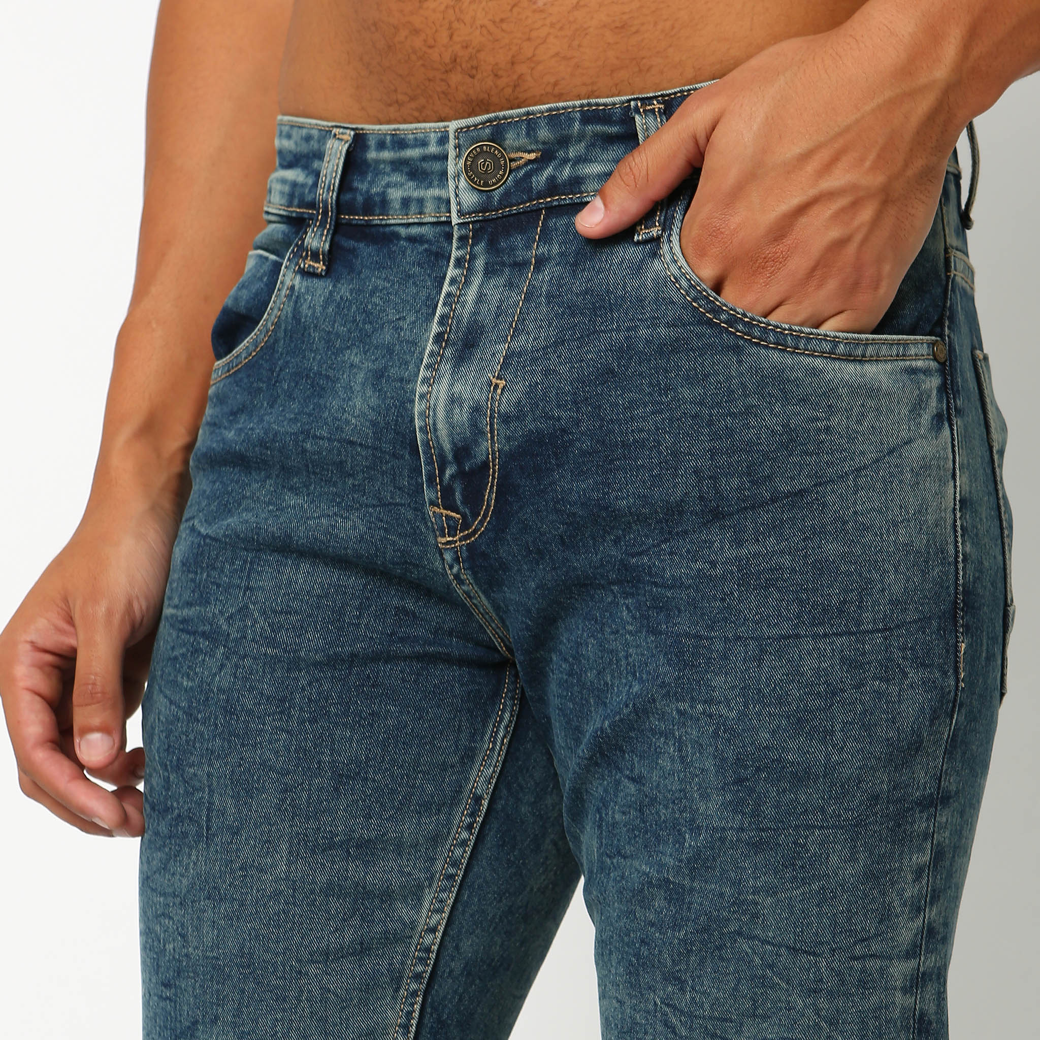 Men Wearing Skinny Comfort Solid Mid Rise Jeans